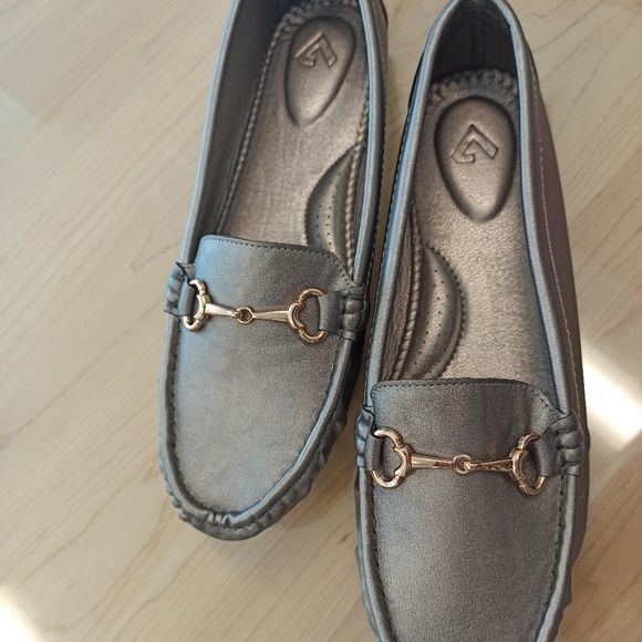 Beautiful size 10 (40) silver grey mocs - Picture 1 of 1